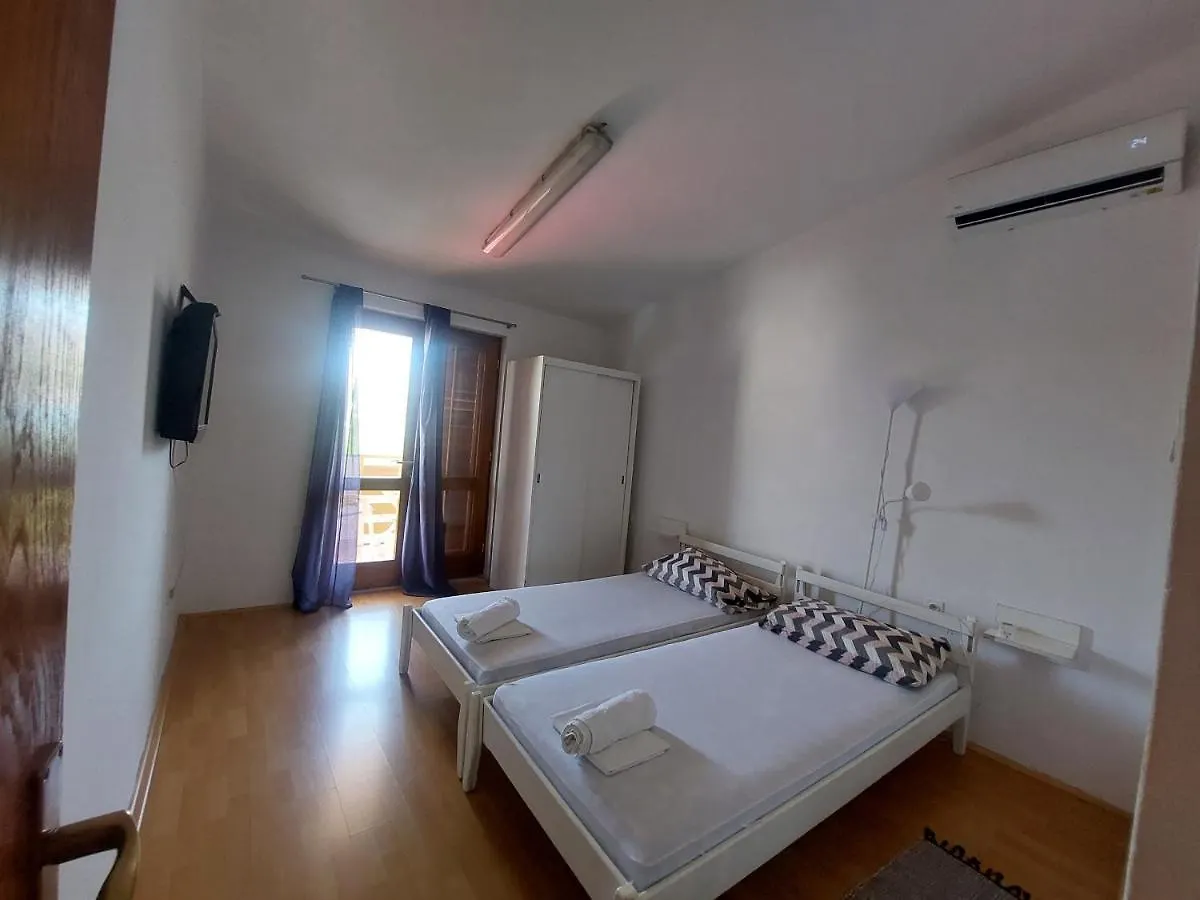 Studio-App Iva, Balcony With Sea View - 50 M From Beach Pag Town